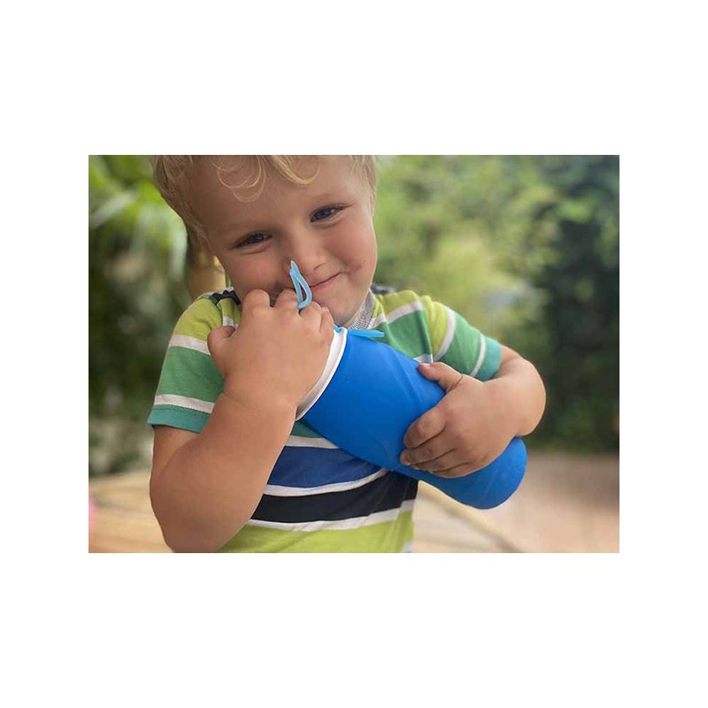 Hasta los más pequeños pueden disfrutar de esta botella con filtro de agua.